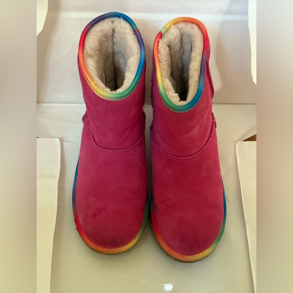 UGG Australia Classic Short Il Rainbow Boots Big Girls Size 4 (Gently Used)
